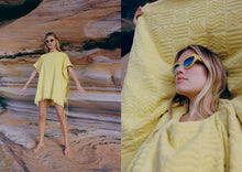 Load image into Gallery viewer, Wave Poncho - Bambou - One Size
