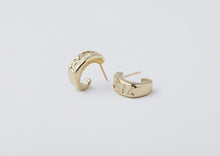 Load image into Gallery viewer, Rhassoul Ritual Studs - 9kt Yellow Gold

