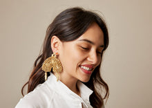 Load image into Gallery viewer, Piedra Del Sol Earrings - Gold
